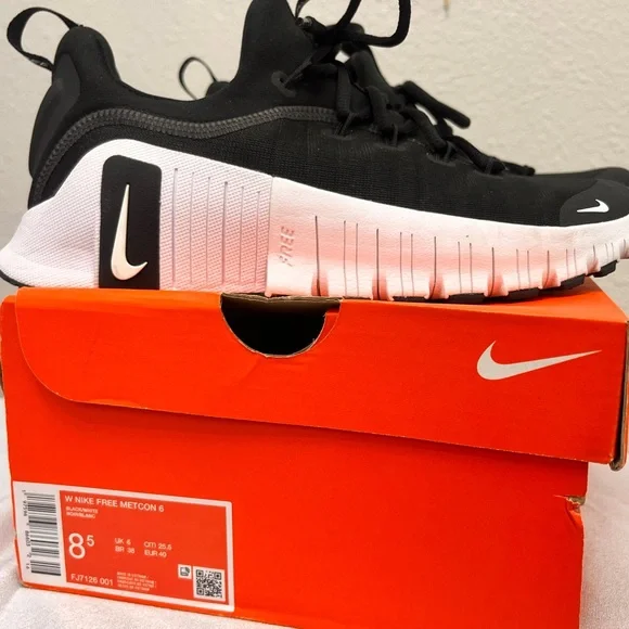 Nike Black and White Slip-On Training Sneakers / Nike Free Metcon 6 - NEW!! - Picture 10 of 12